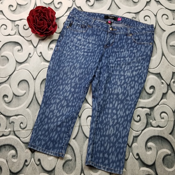 Torrid Denim Capri - Picture 1 of 7